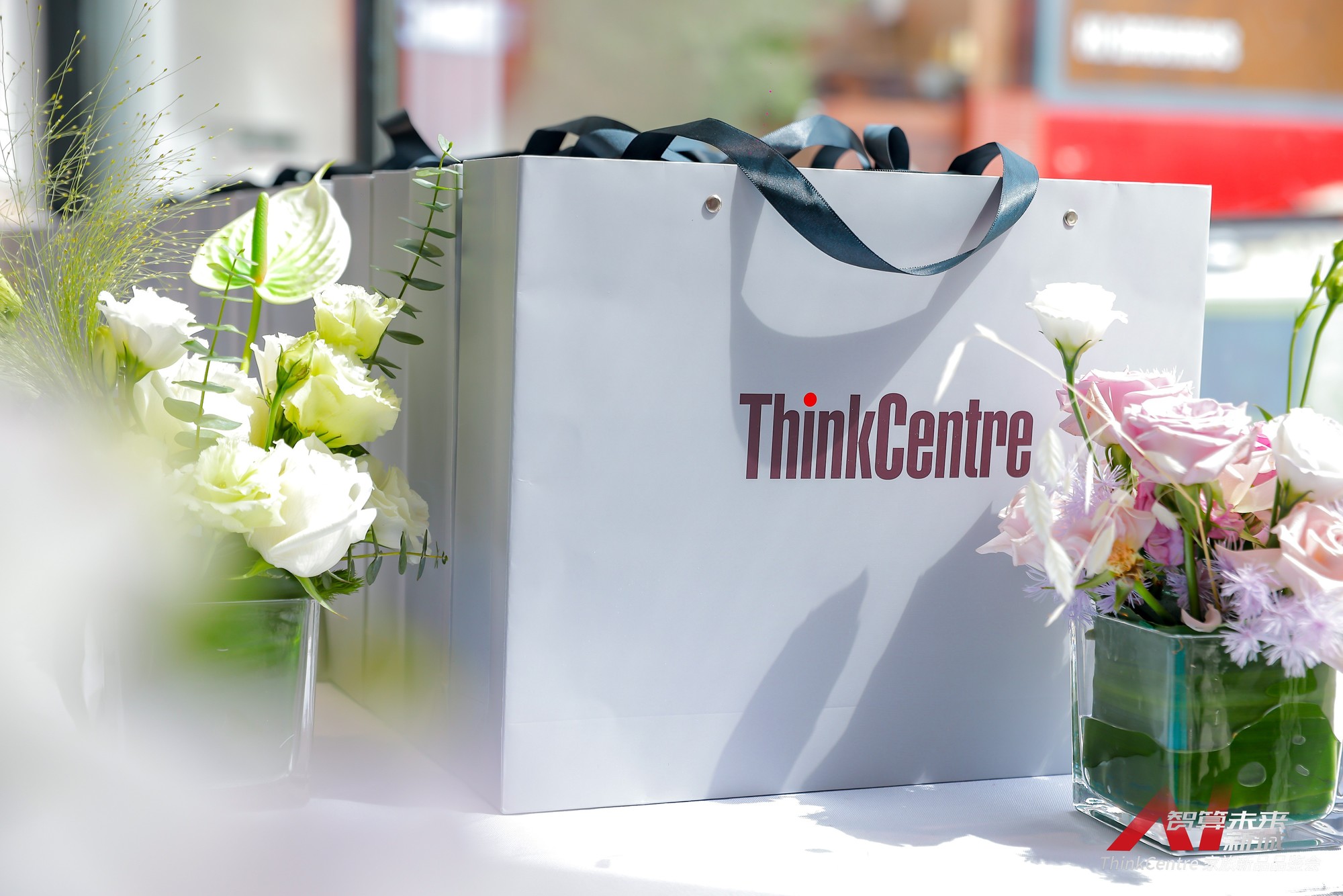 联想发布两款ThinkCentre AI PC新品,加速生成式AI内容设计创作