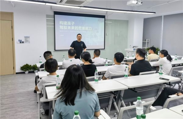 杭商学堂2023级跨班交流活动走进小码王:共话成长与创新,探索未来教育之路