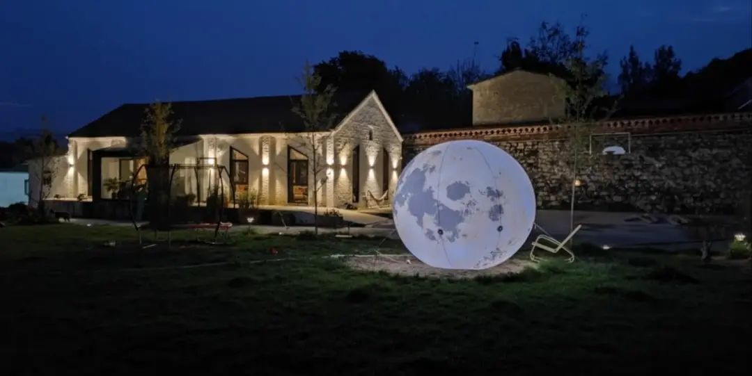 年入50万女公关辞职,卖车卖房花700万做民宿