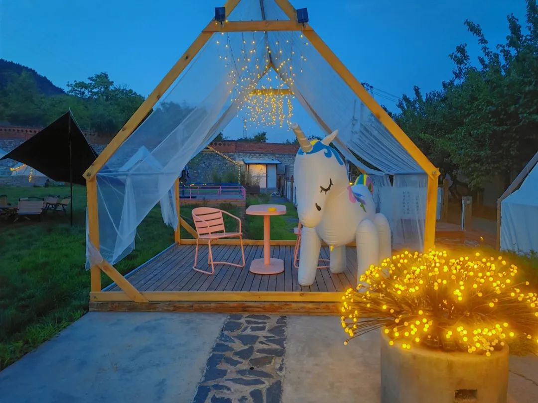 年入50万女公关辞职,卖车卖房花700万做民宿