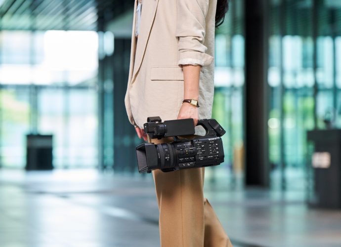 2.9 万元起，索尼发布便携式智能 4K 摄像机 PXW-Z200 和 HXR-NX800