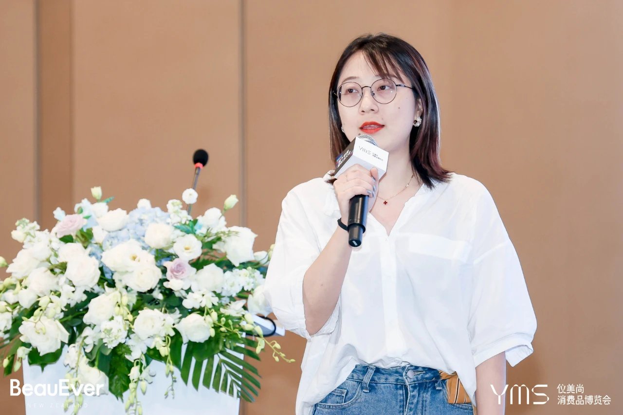 账号做出“真人感” 小红书及微信视频号直播探索新路径