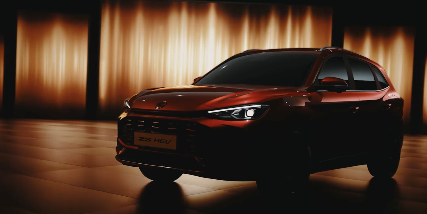 名爵 2025 款 MG ZS 混动版 SUV 海外官图发布:品牌标识移至发动机盖处、格栅保险杠运动化