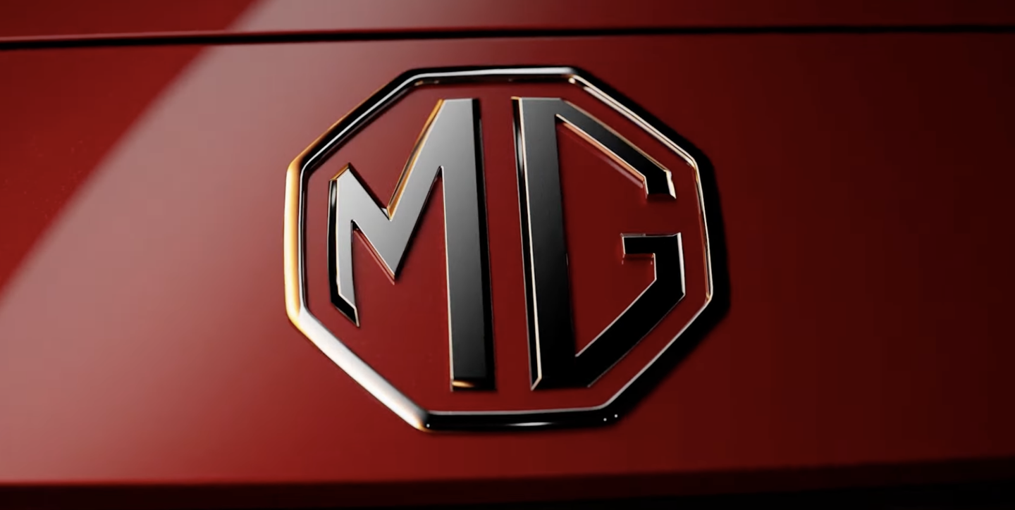名爵 2025 款 MG ZS 混动版 SUV 海外官图发布:品牌标识移至发动机盖处、格栅保险杠运动化