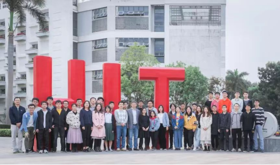 微型可调式艾里光束超构器件