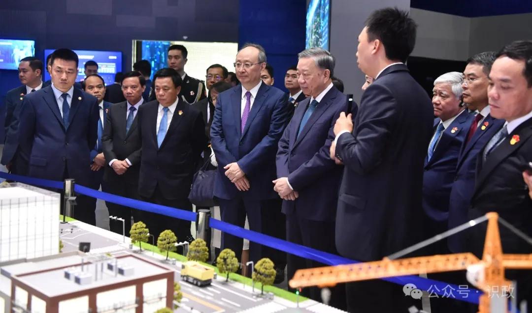 越共中央总书记、国家主席苏林参访北京科技创新企业,尹力陪同