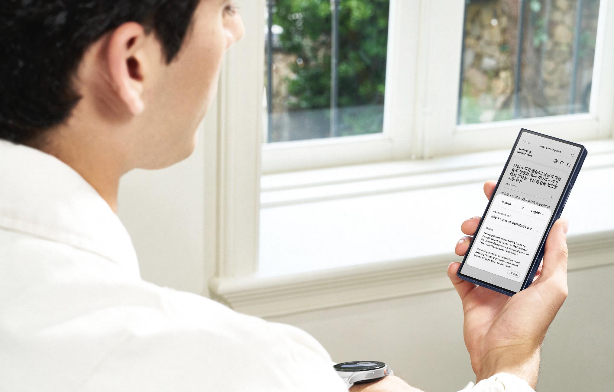 折叠屏手机面板出货量创新高,三星Galaxy Z Fold6加速行业发展