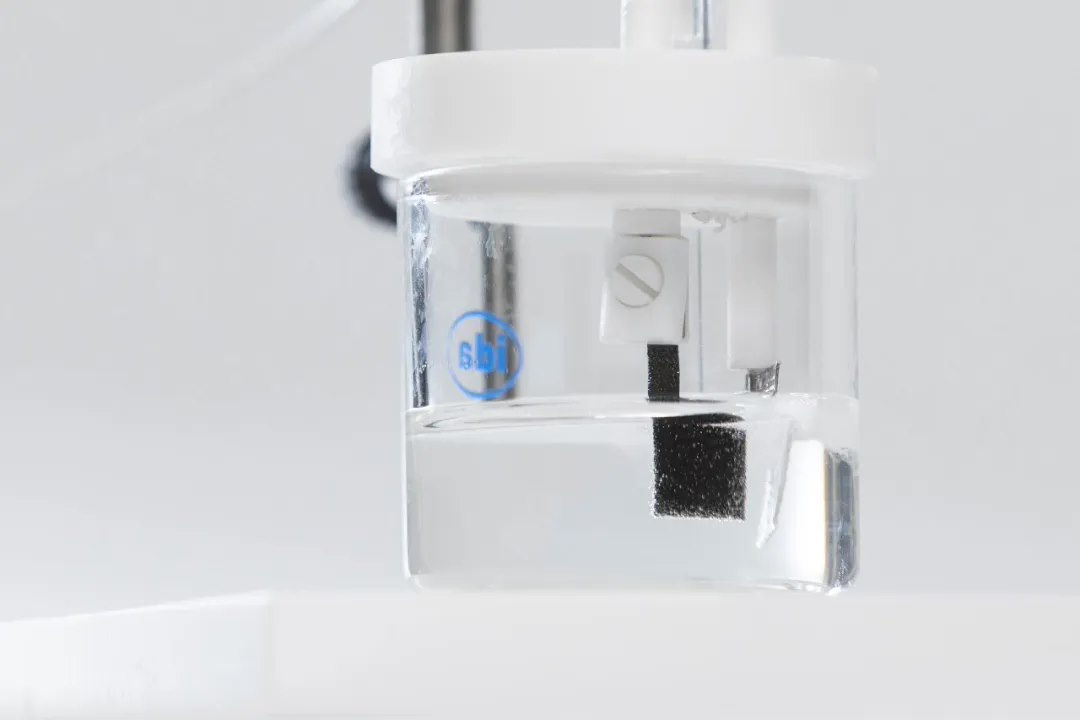 加错试剂却稳定工作超 1.9 万小时,西湖大学创造电解水制氢催化剂新纪录