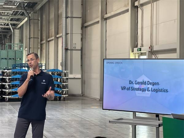 新氢动力氢燃料电池叉车助力华晨宝马开启绿色搬运新篇章