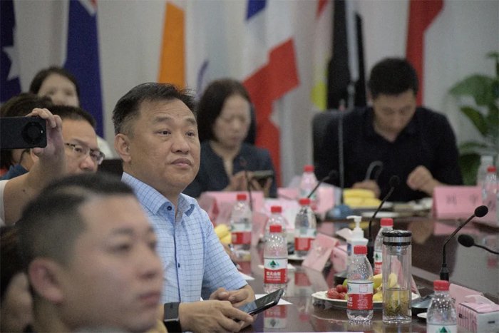 巨洋神州科技集团受邀参加“绿色零碳智慧城市建设”座谈会