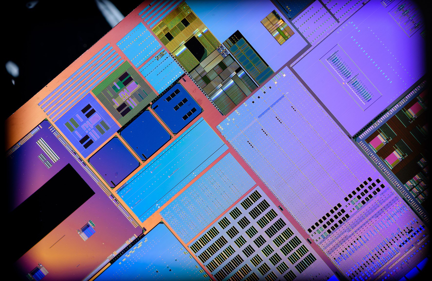 从Mini LED背光电视技术升级,看行业技术趋势与竞争格局