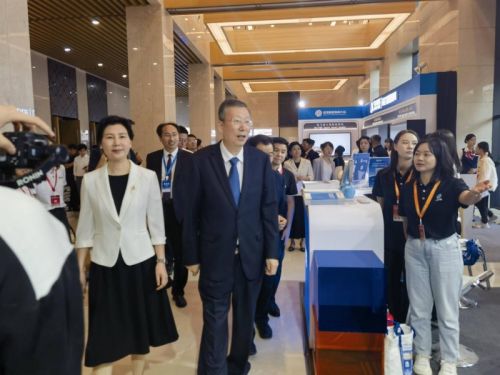 洋葱学园亮相2024全球智慧教育大会,荣获智慧教育优秀案例