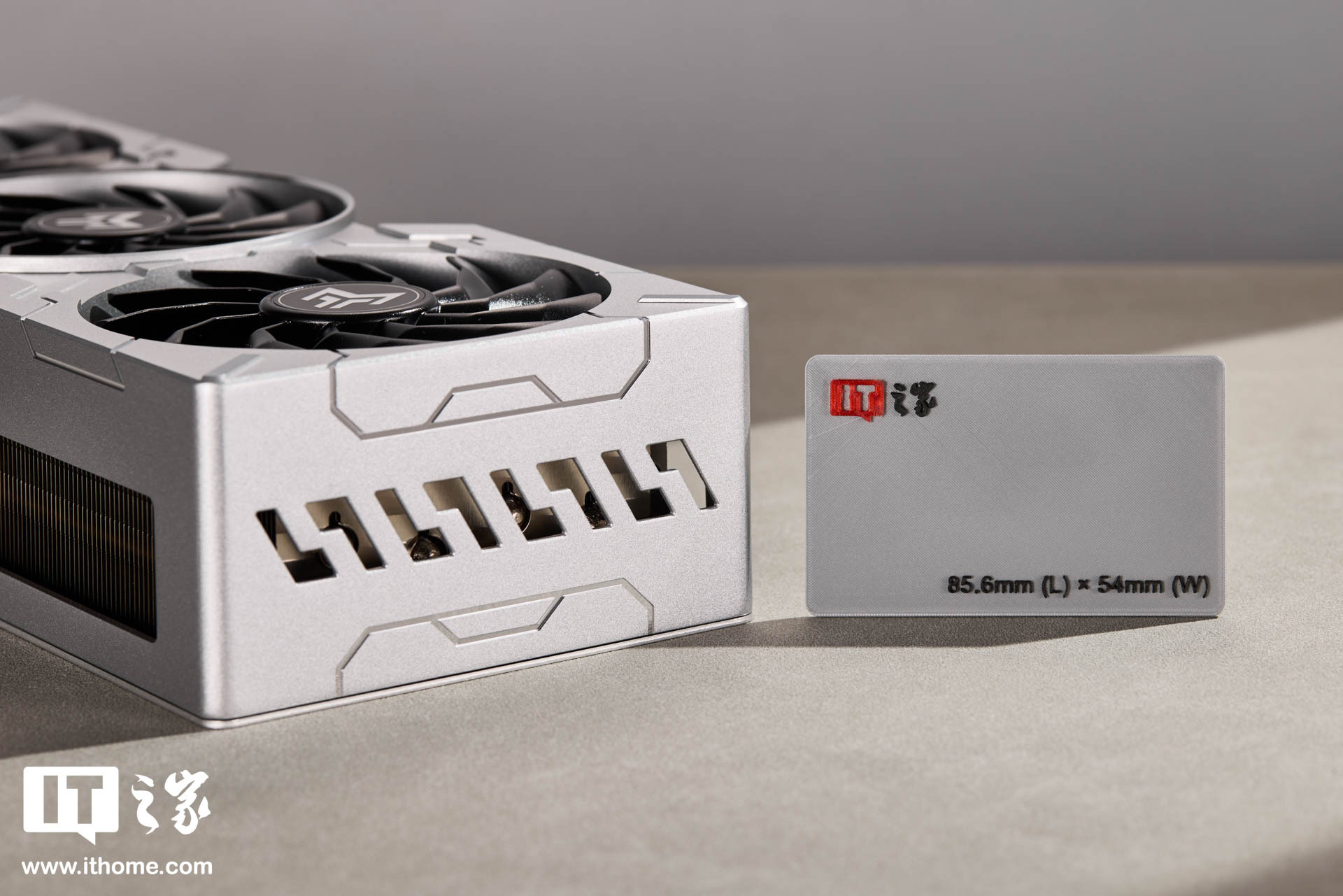 【IT之家开箱】影驰 RTX 4080 SUPER 金属大师 OC 显卡图赏:金属风拉满的 4K 游戏旗舰