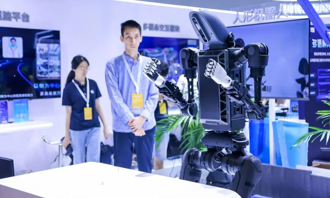 科大讯飞:讯飞机器人超脑平台已赋能420家机器人企业