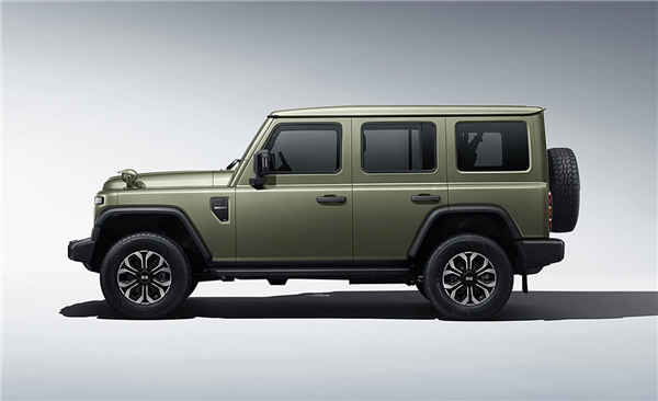 13.99万起!国产硬派鼻祖212 T01换新上市:全系标配2.0T+8AT+分时四驱