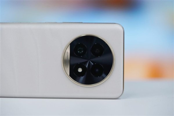 首发全新索尼超光影潜望长焦!真我13 Pro+图赏