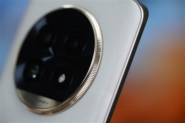 首发全新索尼超光影潜望长焦!真我13 Pro+图赏