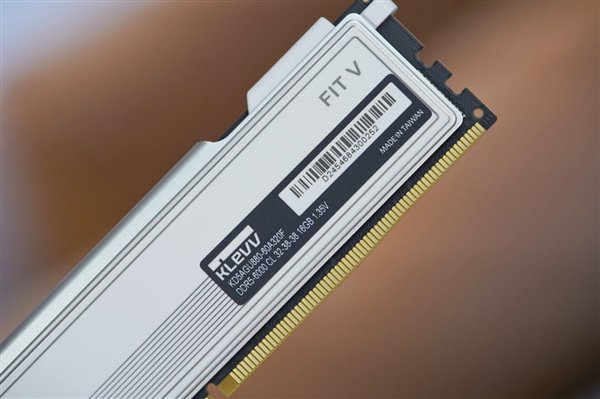 时尚极简超频利器！科赋FIT V DDR5 6000内存条图赏
