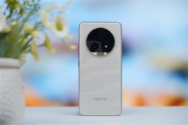 首发全新索尼超光影潜望长焦!真我13 Pro+图赏