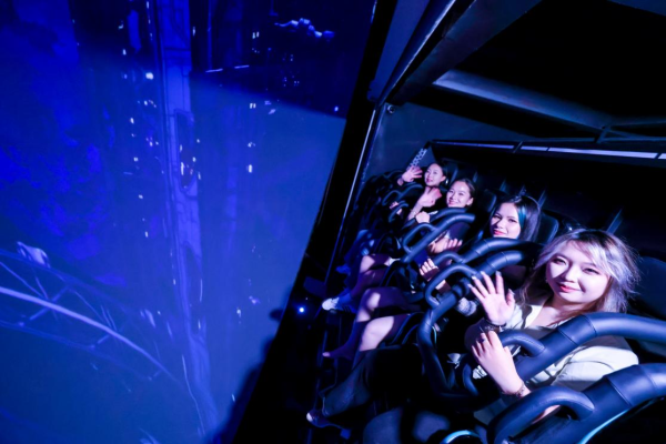 贵州数字文旅客厅—乘势飞跃悬空球幕剧场,西南旗舰店首落贵阳青云市集