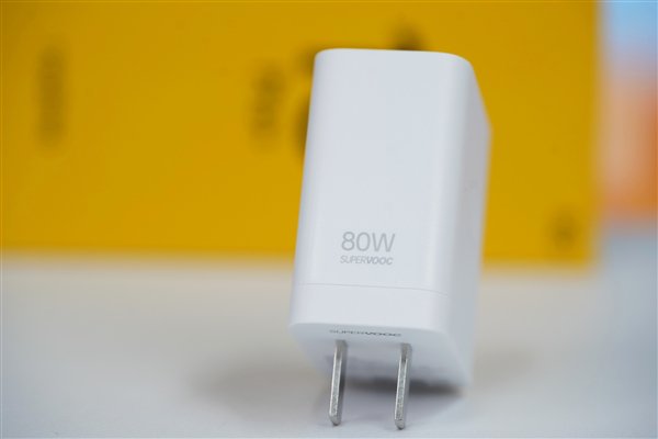 首发全新索尼超光影潜望长焦!真我13 Pro+图赏