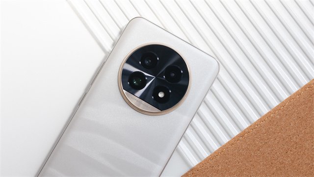 真我13Pro+体验评测：同价位中的长焦神器 旗舰级体验