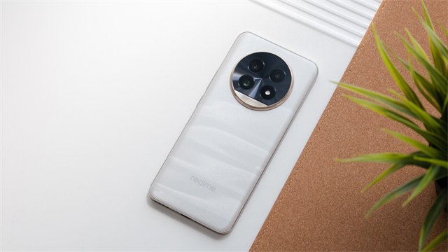 真我13Pro+体验评测：同价位中的长焦神器 旗舰级体验