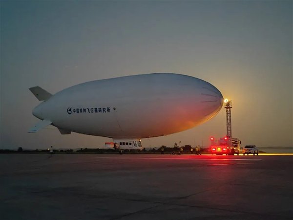 我国自研载人飞艇飞行最长、最远：祥云AS700 1000公里跨越三省