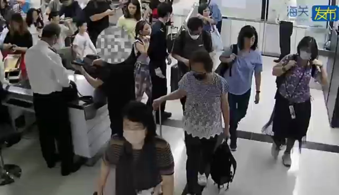 通关失败,我国海关查获旅客携带 80 张游戏卡走私进境