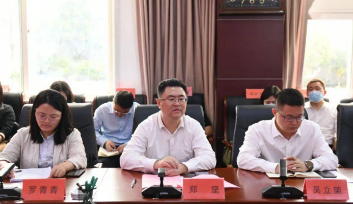 独家:电信某省公司部门总经理去年48岁时离职 如今去向揭秘 成了上市公司总裁年薪100多万?