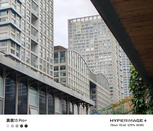 真我13 Pro+评测:好看更好拍 旗舰潜望实现构图自由