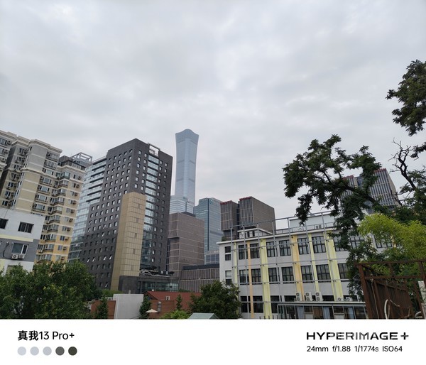 真我13 Pro+评测:好看更好拍 旗舰潜望实现构图自由