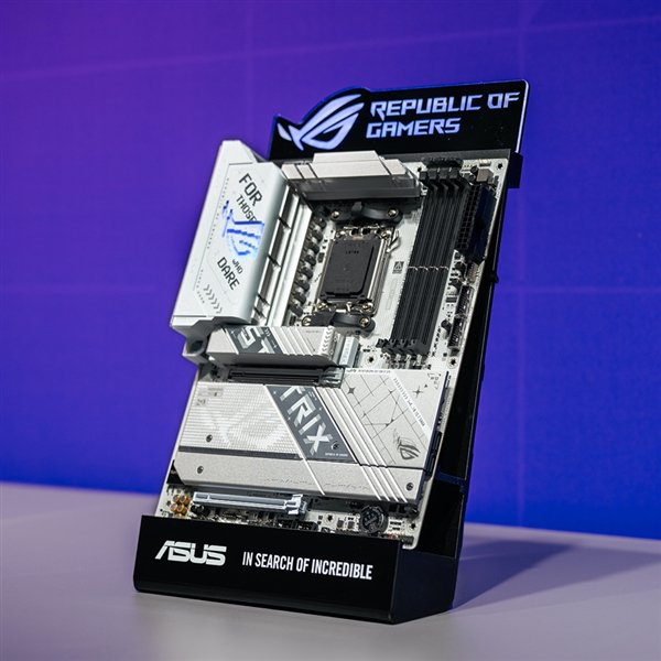 华硕首发AMD X870E/X870主板:榨干锐龙9000最后一丝潜力