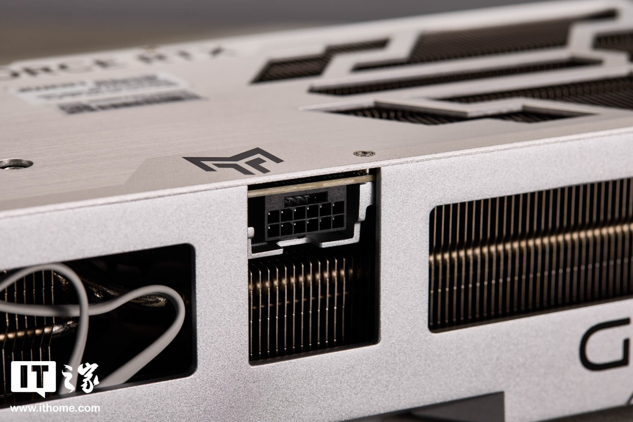 【IT之家开箱】影驰 RTX 4080 SUPER 金属大师 OC 显卡图赏:金属风拉满的 4K 游戏旗舰