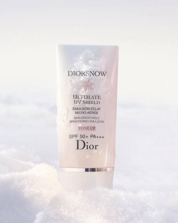 迪奥雪晶灵亮肤防晒乳| 轻盈防晒 粉饰夏日