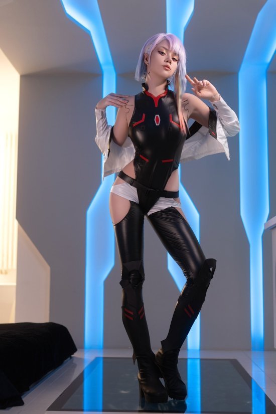 俄美女二次元Coser图赏:神仙颜值 身材火爆