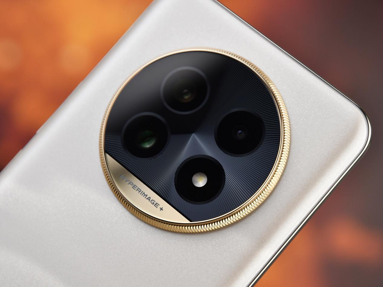 真我13 Pro+全面评测：1999元拥有旗舰长焦和艺术设计