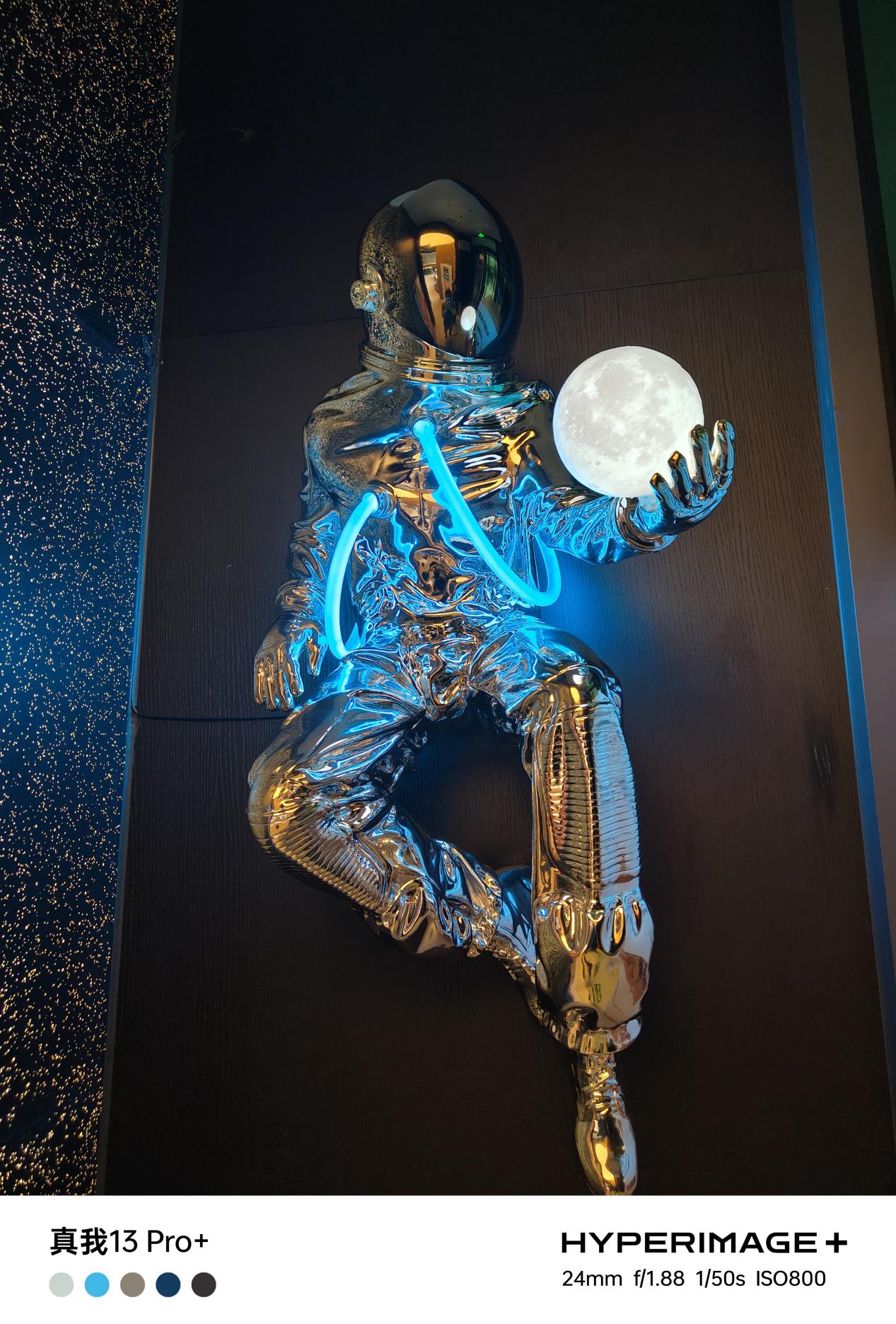 真我13 Pro+全面评测：1999元拥有旗舰长焦和艺术设计