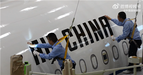 中国国航首架C919变装全程出炉:国产大飞机首次披上五星红旗