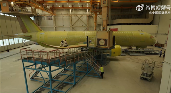中国国航首架C919变装全程出炉:国产大飞机首次披上五星红旗