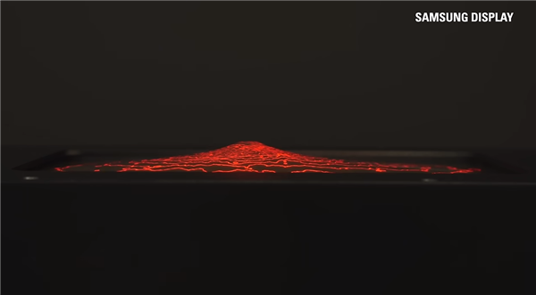 真裸眼3D!三星大秀肌肉:展示可向外拉伸25%的Micro LED屏