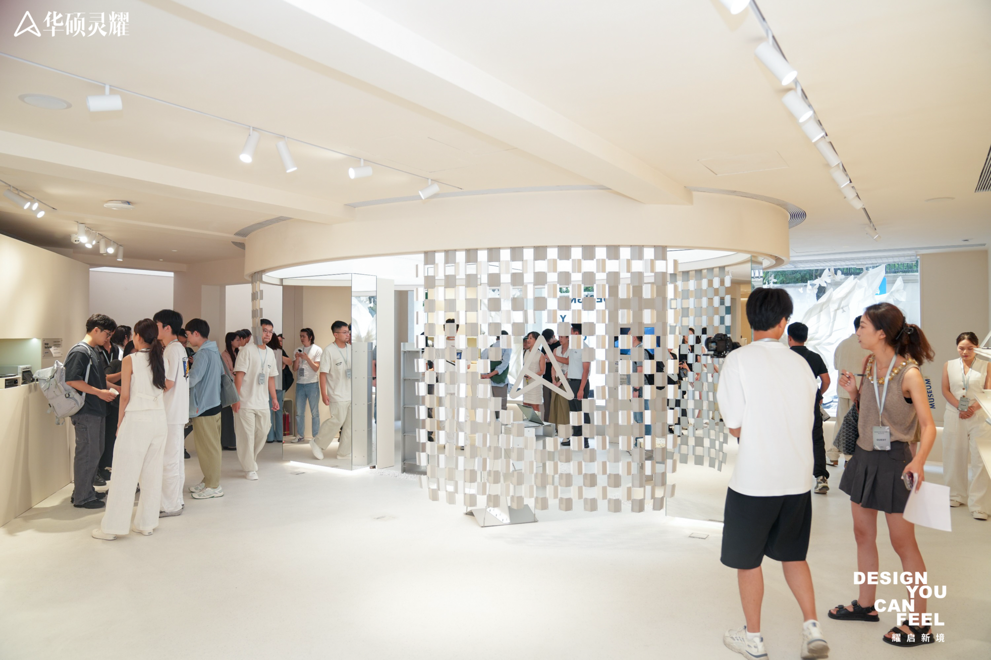 诠释灵耀魅力的艺术场域，华硕灵耀艺术家全球巡展首站亮相上海，耀启新境