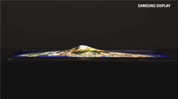 真裸眼3D!三星大秀肌肉:展示可向外拉伸25%的Micro LED屏