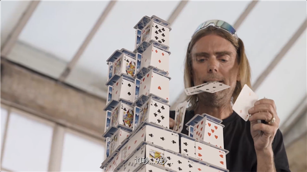 荣耀Magic V3成功登顶世界最高纸牌屋:视频过程心惊肉跳