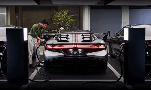 比亚迪百万超跑 仰望U9支持双枪快充:功率500千瓦