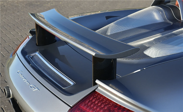 存拖臂断裂风险!保时捷宣布召回千万级神车Carrera GT