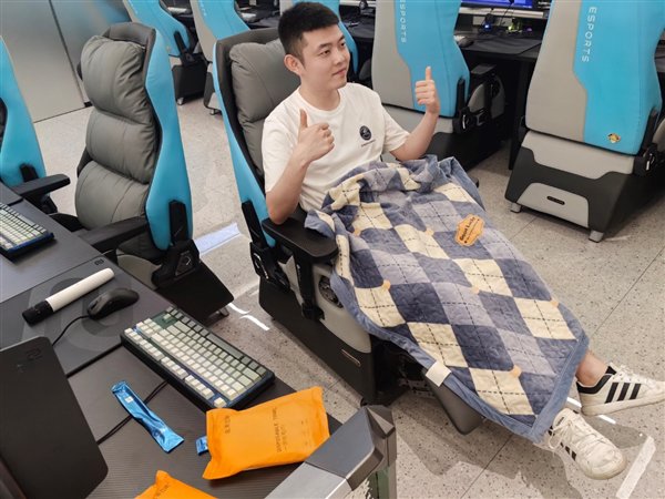 171台都是i9-14900K!全国最大全场i9K网咖开业 曾经的网吧彻底变了