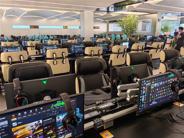 171台都是i9-14900K!全国最大全场i9K网咖开业 曾经的网吧彻底变了