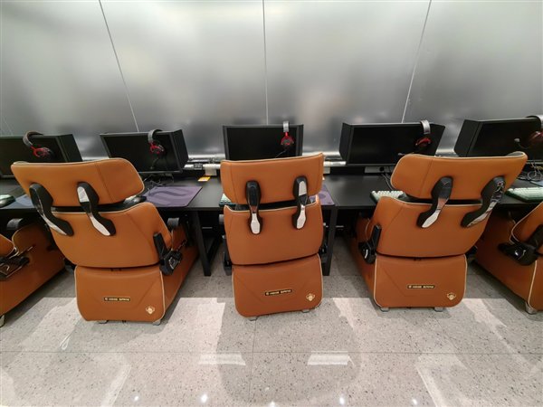 171台都是i9-14900K!全国最大全场i9K网咖开业 曾经的网吧彻底变了