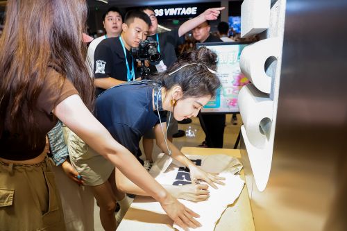 F426&章若楠举办首次线下见面会,燃爆沈阳!